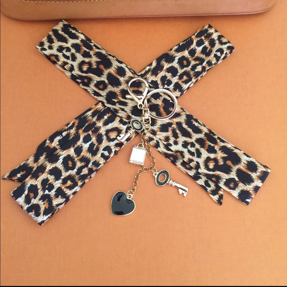 ❤️❤️❤️Lock&keys charm+skinny leopard twilly ❤️❤️❤️ - Picture 2 of 3